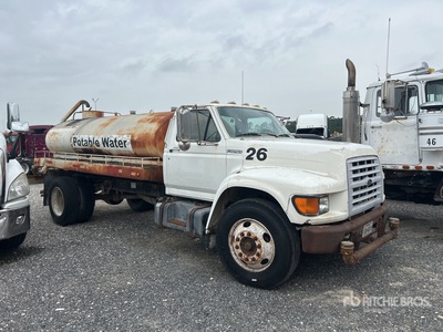 1998 Ford F-700 4x2 Water vrachtwagen