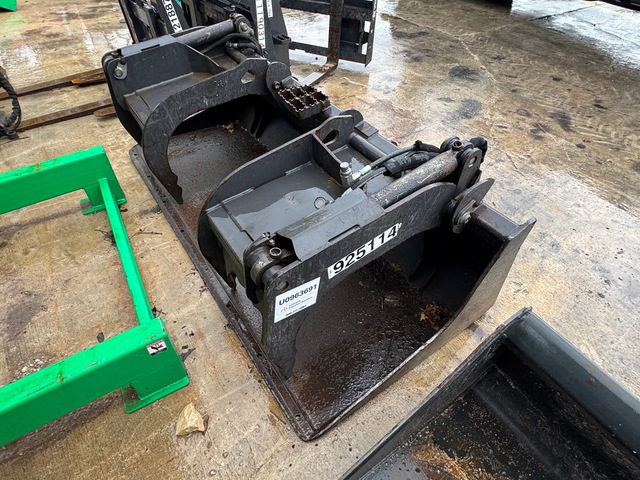 2016 Paladin Skid Steer Grapple Bucket