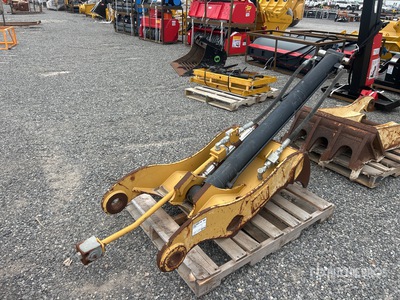 Cat 23 in Excavator Thumb