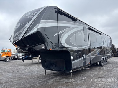 2018 Grand Design 399TH 44 ft Tri/A Toy Hauler Wohnwagen