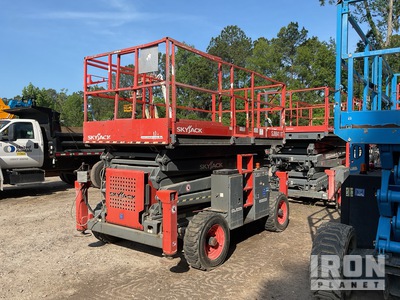 2016 Skyjack SJ8841RT Dual Fuel Elevador de tijera