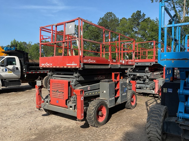 Skyjack SJ8841RT Dual Fuel 4x4 Scissor Lift