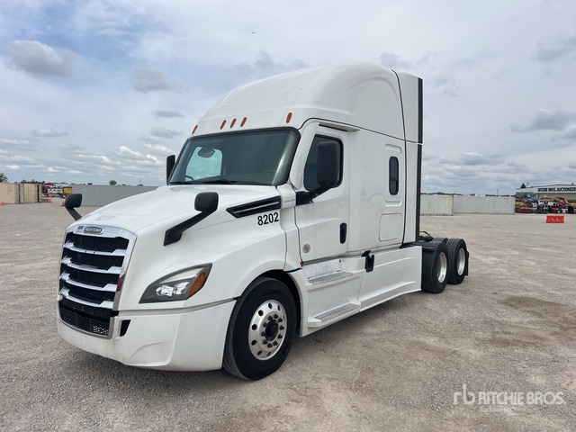 2021 Freightliner Cascadia 126 6x4 T/A Sleeper Truck Tractor