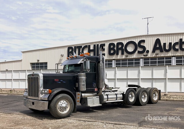 2006 Peterbilt 379 8x4 Tri/A Day Cab Truck Tractor