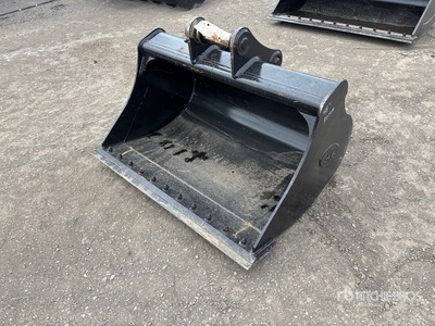 46 in Cleanup Excavator Bucket