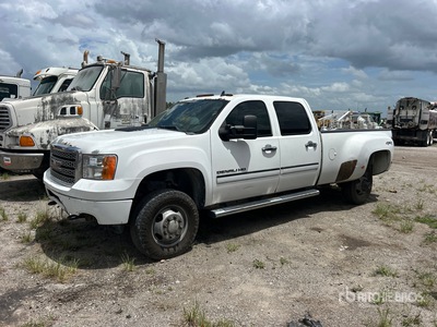 2013 GMC Sierra 3500HD Denali 4x4 Crew Cab Pickup