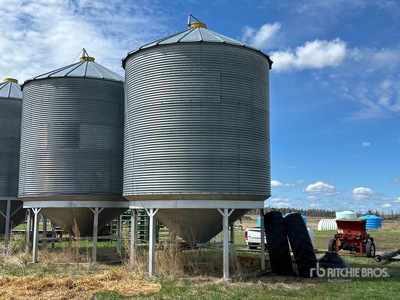 Westeel-Rosco +/- 1800 bu 5 Ring Hopper Grain Bin