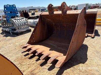 2000 H & H 70 in Digging Excavator Bucket