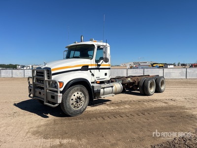 2005 Mack 700 6x4 を見 Cab and Chassis