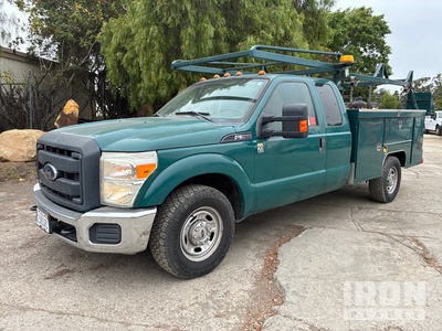 2015 Ford F-350 XL 4x2 Extended Cab Utility Truck