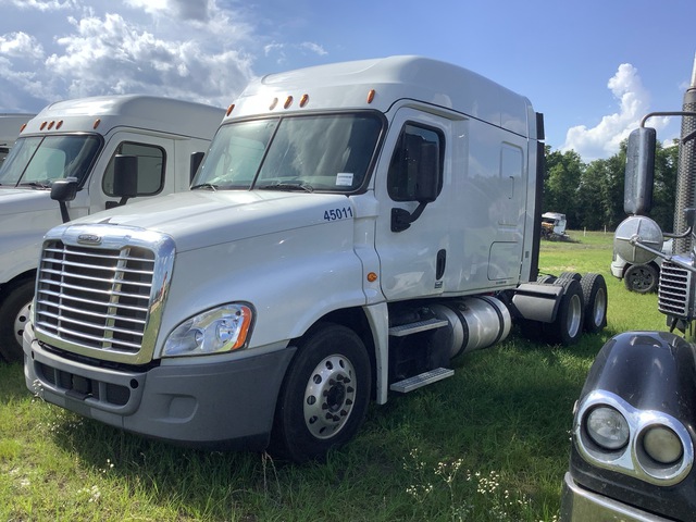 2018 Freightliner Cascadia 125 6x4 T/A Sleeper Truck Tractor