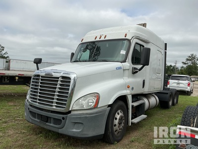 2015 Freightliner Cascadia 125 6x4 T/A Sleeper Truck Tractor