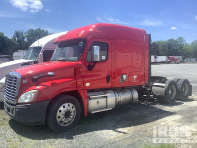 2018 Freightliner Cascadia 125 6x4 تراكتور شاحنة كابينة النوم (ثنائية المحور)