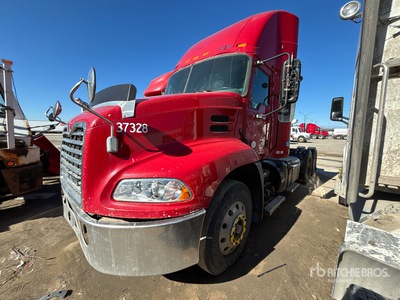 2015 Mack CXU613 6x4 تراكتور شاحنة نهارية (ثنائية المحور) (Inoperable)