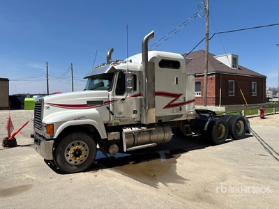 2015 Mack 6x4 تراكتور شاحنة كابينة النوم (ثنائية المحور) (Inoperable)