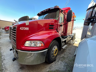 2015 Mack CXU613 تراكتور شاحنة كابينة النوم (ثنائية المحور) (Inoperable)