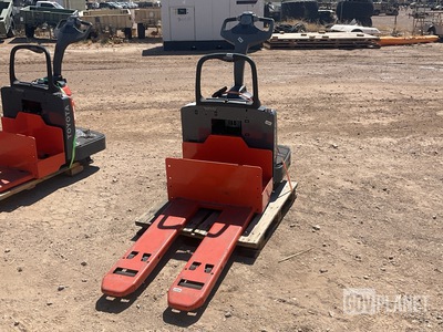 Toyota 8HBE30 Pallet Jack