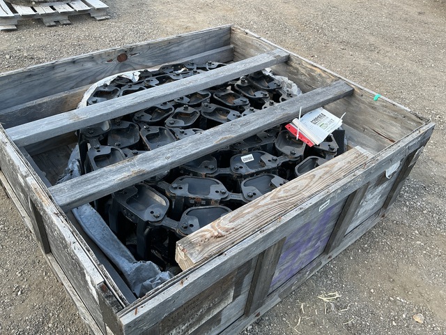 CNH 87734489 Track Shoe Assembly CNH 87734489 Track Shoe Assembly