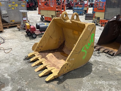 60 in Digging Excavator Bucket
