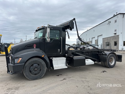 2009 Kenworth T300 4x2 Roll-Off Truck