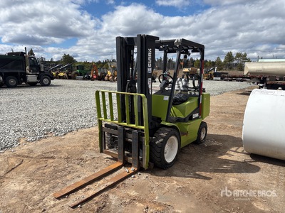 1997 Clark 3500 5500 lb Forklift (Inoperable)