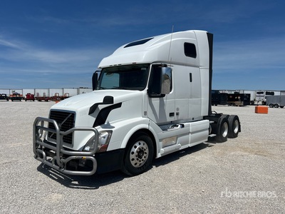 2015 Volvo VNL 6x4 3- Achs Sattelzugmaschine mit Schlafkabine
