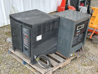 Quantity of (2) V Force(SMC36C-18134YG-00)&LoadHog(LE1-18-850B)Electric Forklift Chargeur de batterie