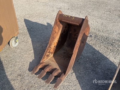 18 in Digging Excavator Bucket - Fits CP