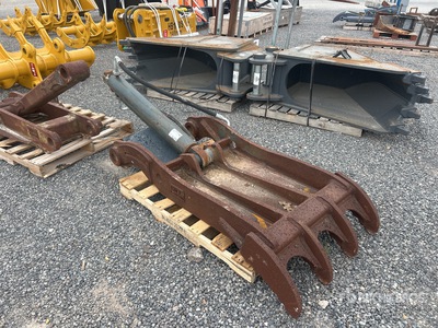 Cat 35 in Excavator Thumb