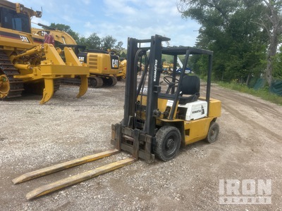 Komatsu FD25 Pneumatic Tire Forklift