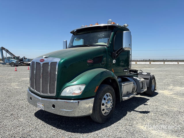 2020 Peterbilt 579 4x2 S/A Day Cab Truck Tractor