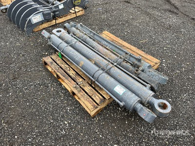 Quantity of (4) Hydraulic Cilinder