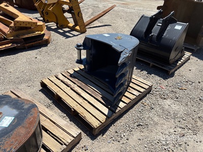 24 in Excavator Bucket - Fits Takeuchi TB290