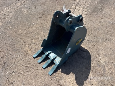 Strickland 18 in Digging Excavator Bucket - Fits Deere/Hitachi 5 ton