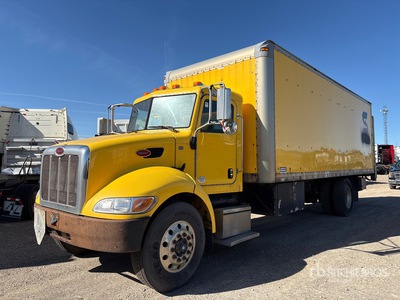2012 Peterbilt 337 4x2 Camion fourgon
