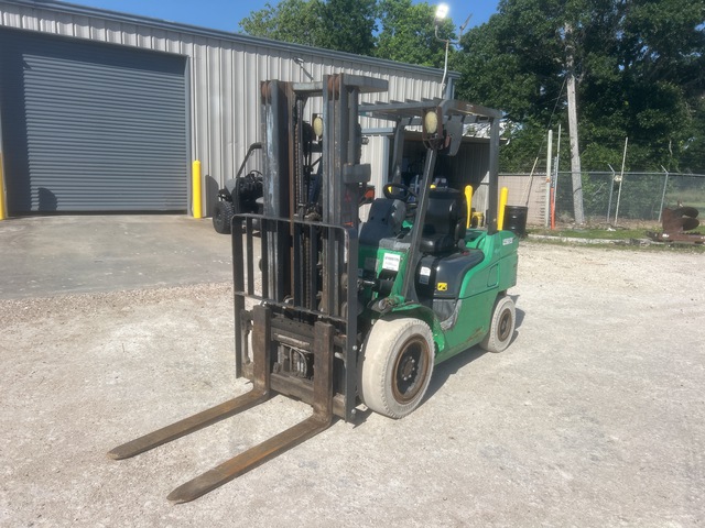 2016 Mitsubishi FD30N 5500 lb Pneumatic Tire Forklift