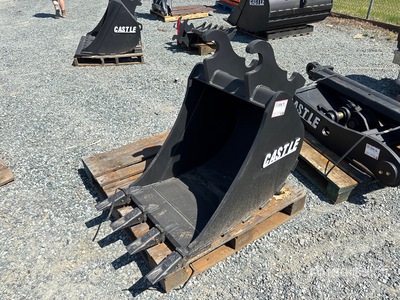 Castle 24 in Q/C Digging Excavator Bucket - Fits Hitachi/JD 75/80 (Unused)