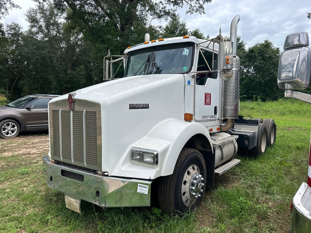 2005 Kenworth T800 6x4 T/A Day Cab Truck Tractor (Inoperable)