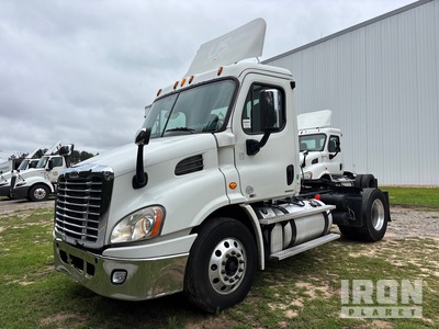2012 Freightliner Cascadia 113 4x2 S/A Day Cab Truck Tractor