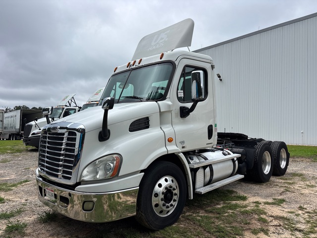 2012 Freightliner Cascadia 113 6x4 T/A Day Cab Truck Tractor