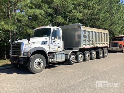 2015 Mack GU713 14x4 Wywrotka pięcioosiowa