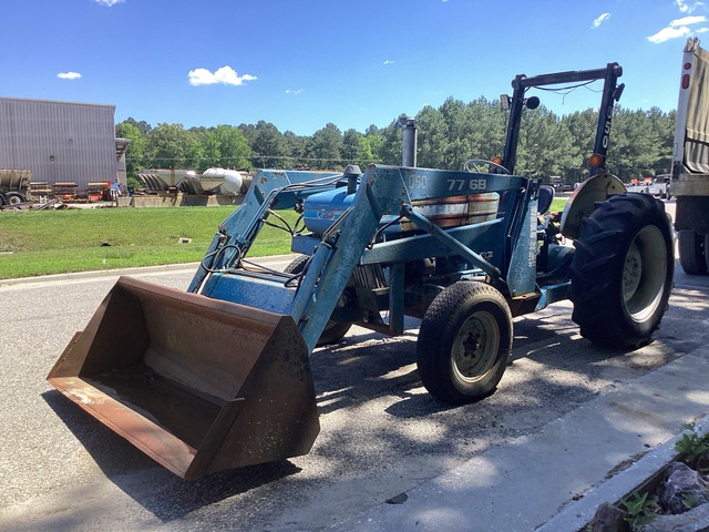 1984 Ford 2910 2WD Tractor 1984 Ford 2910 2WD Tractor