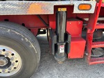 Crane Superstructure with Outrigger Cylinders