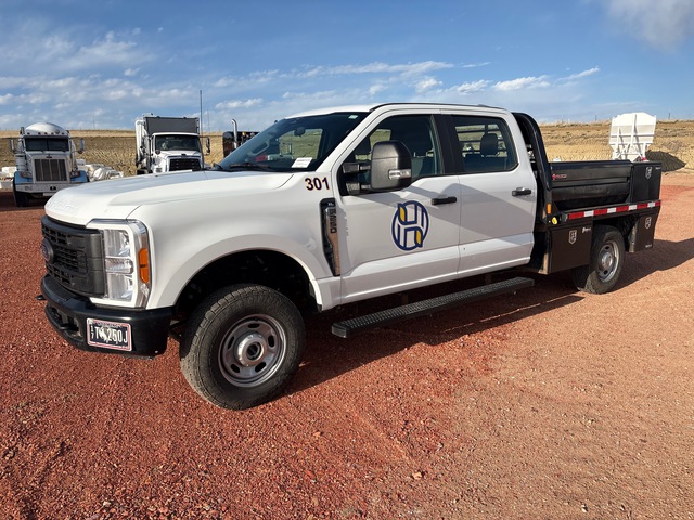 2023 Ford F-250 XL 4x4 Crew Cab Flatbed Truck 2023 Ford F-250 XL 4x4 Crew Cab Flatbed Truck