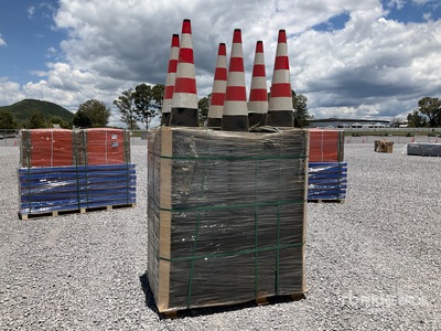 Quantity of (220) 2026 TL C-90 Lote de Conos de Trafico (Sin Usar) / Cônes d'autoroute (Unused)