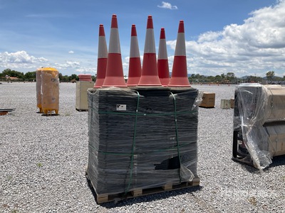 Quantity of (250) 2026 TL C-100E Lote de Conos de Trafico (Sin Usar) / Cônes d'autoroute (Unused)