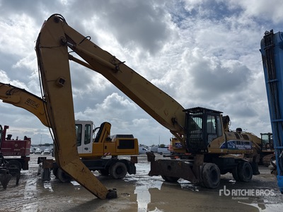 2005 Cat M325C Wheel Material Handler