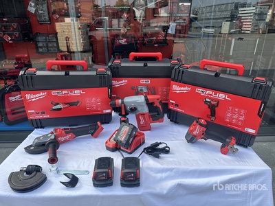 Milwaukee Qty of Battery Equipment Articoli da ferramenta e di consumo (Unused)