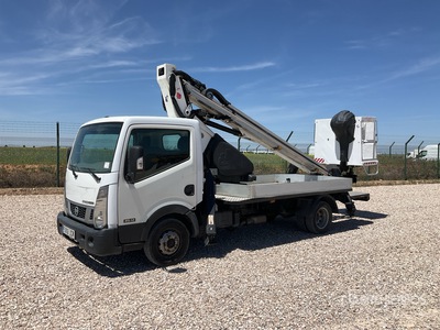 2014 Nissan NT400 Cabstar Oil&Steel Scorpion 1812 Smart Bucket Truck