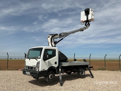 Oil&Steel Scorpion 1812 on 2014 Nissan NT400 Cabstar Camión con Cesta Elevadora